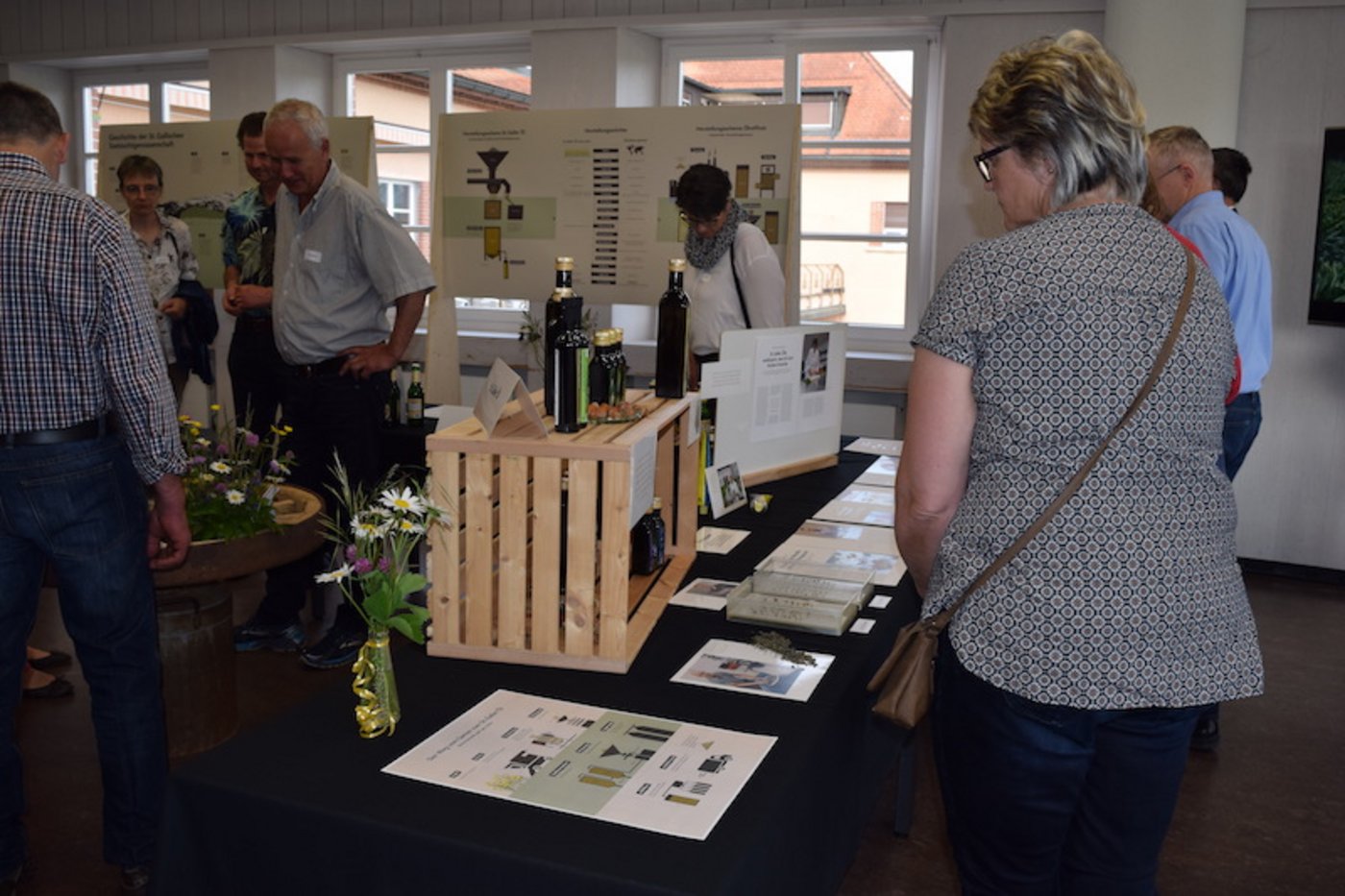 Am Freitag stand die Ausstellung zum St. Galler Öl den Produzenten offen. (Bild sgi)