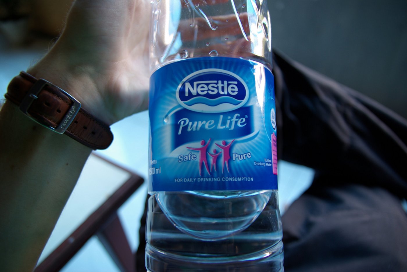 Der Lebensmittelgigant Nestlé will von der steigenden Nachfrage nach Tafelwasser auf dem US-Markt profitieren. Gleichzeitig wird der Zugang zu Trinkwasser immer problematischer. (Symbolbild flickr.com)