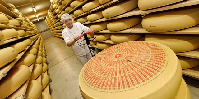 3447 Tonnen Grosslochhartkäse wurden als «Original-Emmentaler» ins Ausland geliefert. (Symbolbild BauZ)