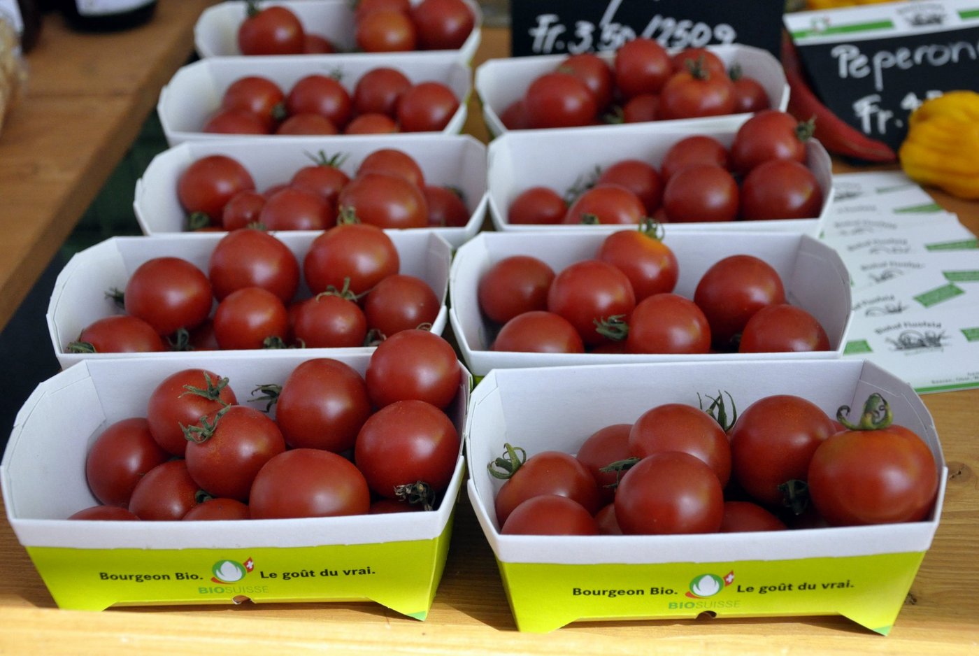 Ein neuer Knospe-Onlineshop wird am 11. Juli 2020 lanciert. Auf der Website gibt es unter anderem Gemüse, Früchte, Fleisch und Wein. (Bild Bio Suisse)