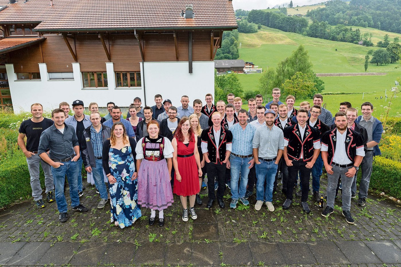 Die strahlenden jungen Männer und Frauen haben ihre Ausbildung als Landwirt/in EFZ am BBZN Schüpfheim abgeschlossen.  (Bild BBZN Schüpfheim)