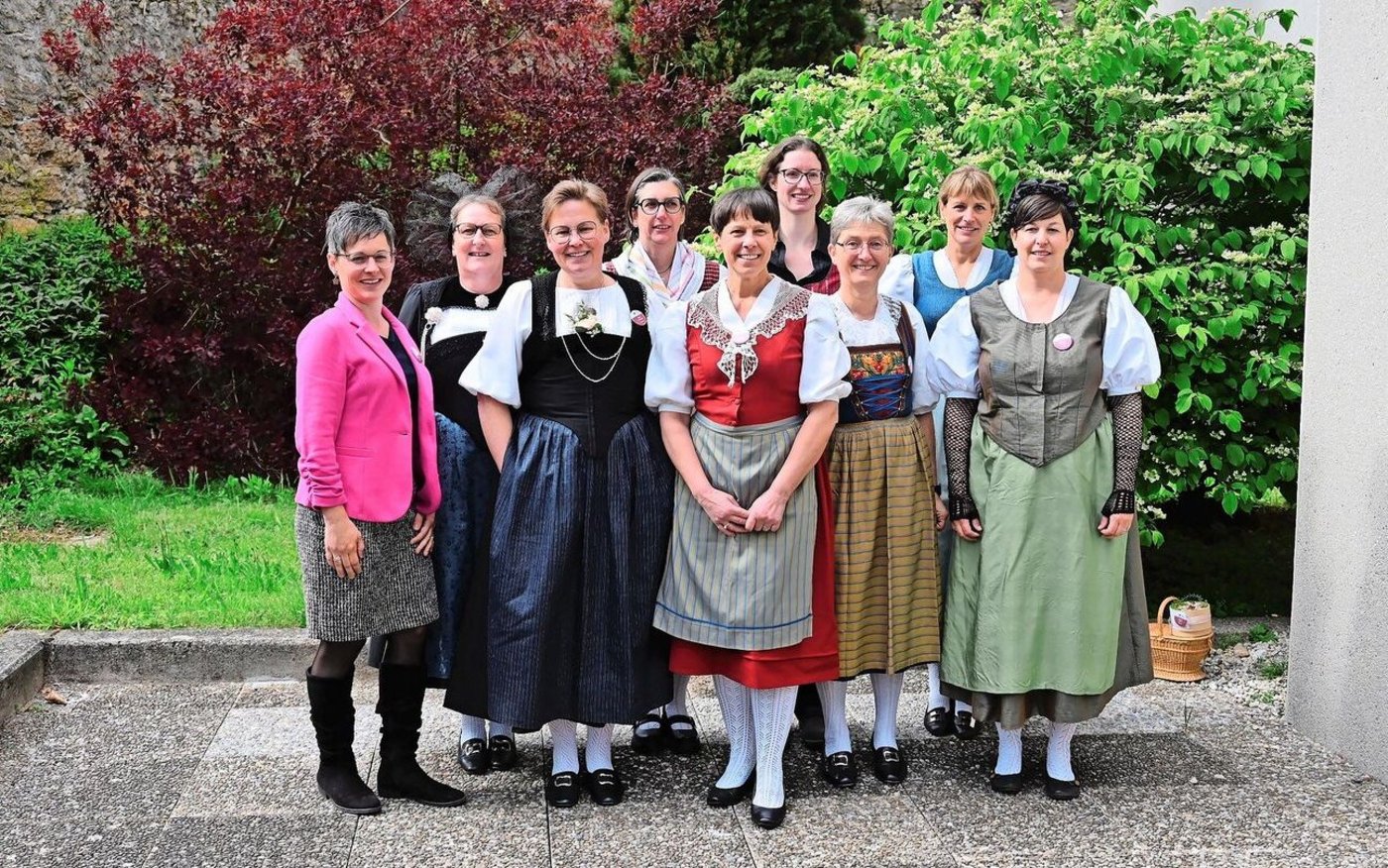 Der SBLV-Vorstand (v. l. n. r.): Corina Blöchlinger, Doris Marti, Gabi Schürch-Wyss, Caroline Maudonnet, Anne Challandes, Nicole Maurer-Walder, Jeanette Zürcher-Egloff, Virginie Bugnon und Jenny Grin (es fehlt Rahel Brütsch).  
