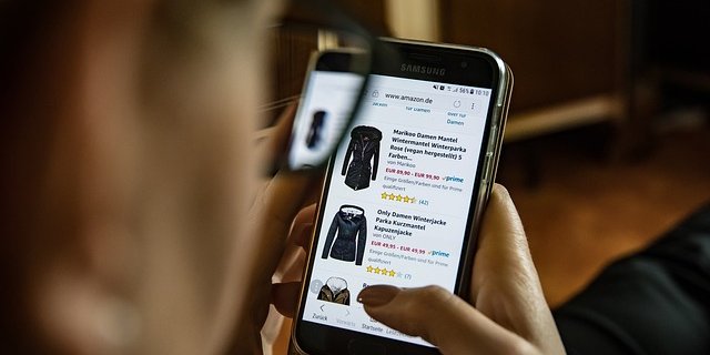 Nicht nur Kleider: Kunden kaufen immer öfters Lebensmittel online. (Bild Pixabay)