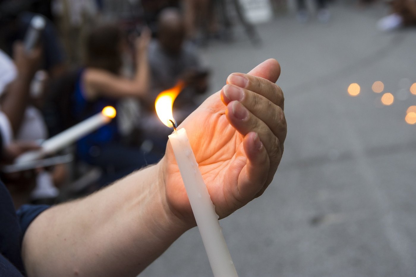 In Athen wurde mit einer Mahnwache den bei Waldbränden verstorbenen Menschen gedacht. Vermehrt werden Stimmen laut, die der griechischen Regierung Versagen vorwerfen. (Symbolbild Pixabay)