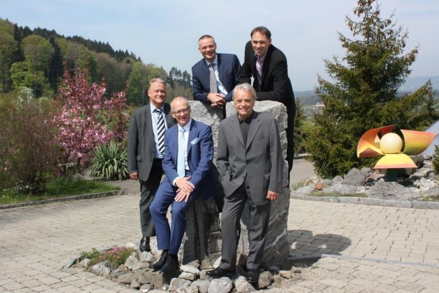 Der Verwaltungsrat der Züger Frischkäse AG: Hintere Reihe: Christof Züger, Markus Züger. Vordere Reihe: Benno Andermatt, Martin Gehrer, Adolf Birker. (Bild zVg)