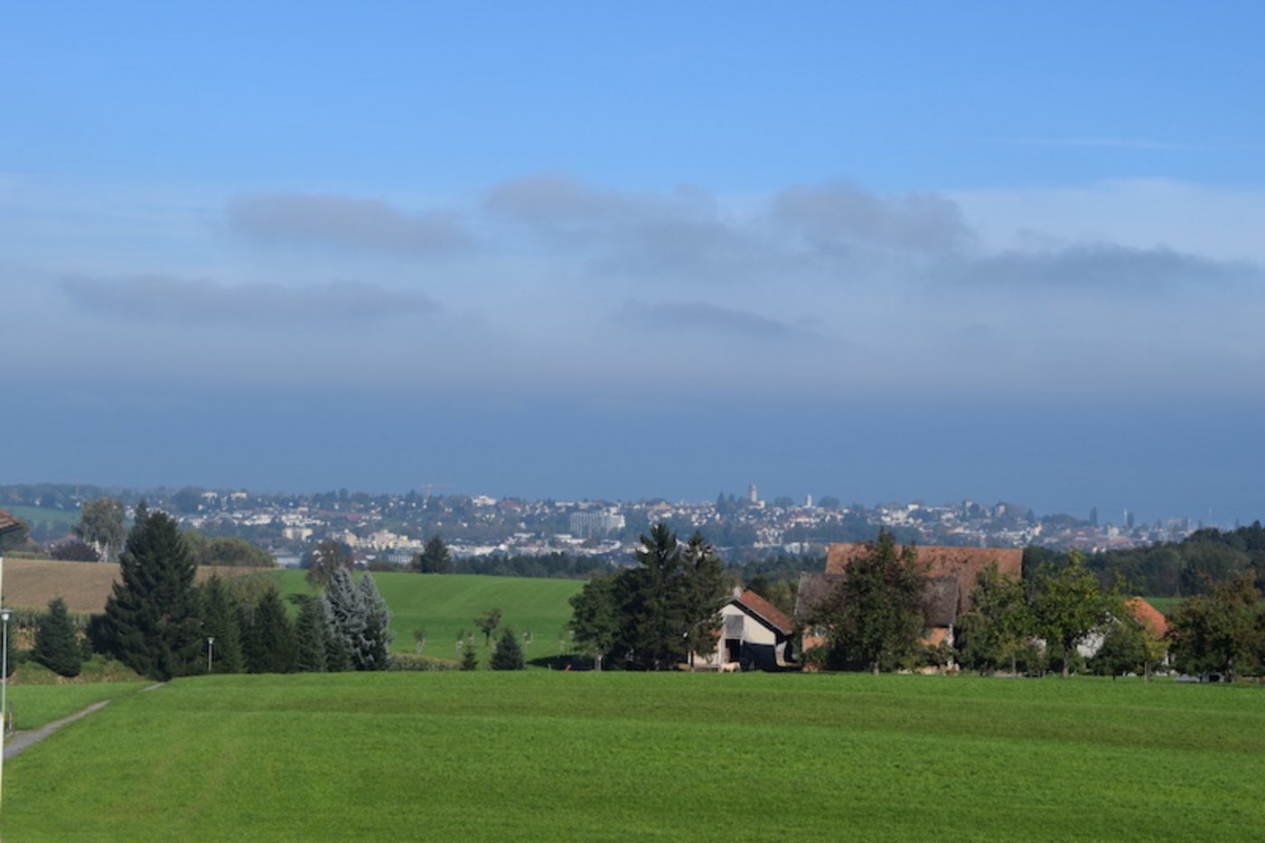 Der Oberthurgau, hier mit der Stadt Arbon im Hintergrund, ist heute schlecht ans nationale Strassennetz angeschlossen. Das soll sich durch den Bau der BTS ändern. (Bild Stefanie Giger)