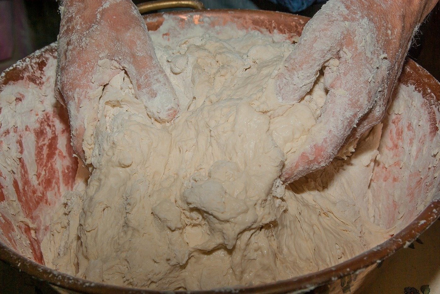Geknetet hat er, ein ordentliches Brot gab es trotzdem nicht. (Symbolbild Pixabay)