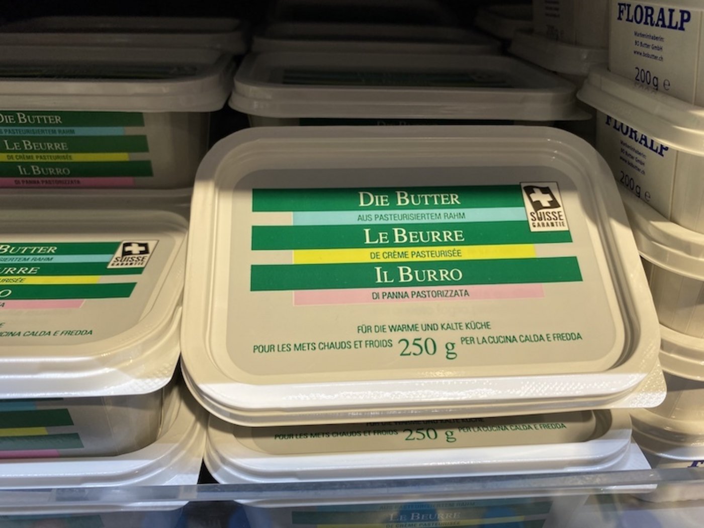Laut Auskunft von Migros und Coop handelt es sich  nur bei einem kleinen Teil des Butter-Sortiments um importierte Ware.