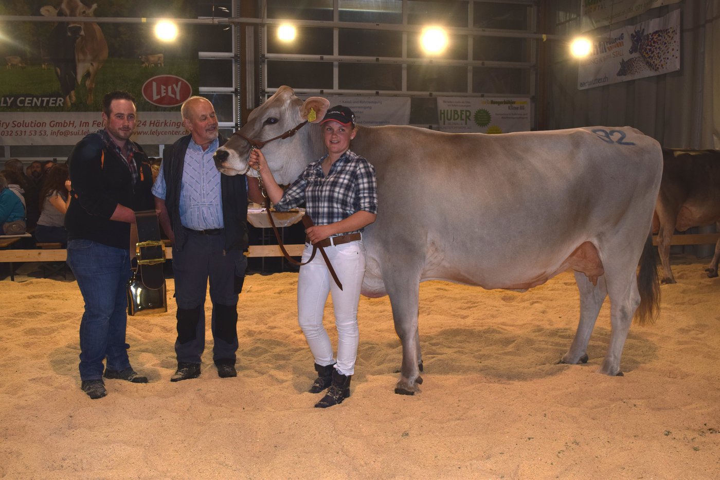 Miss Schöneuter bei den älteren Kühen wurde Sarina von Wendelin Amstad.
