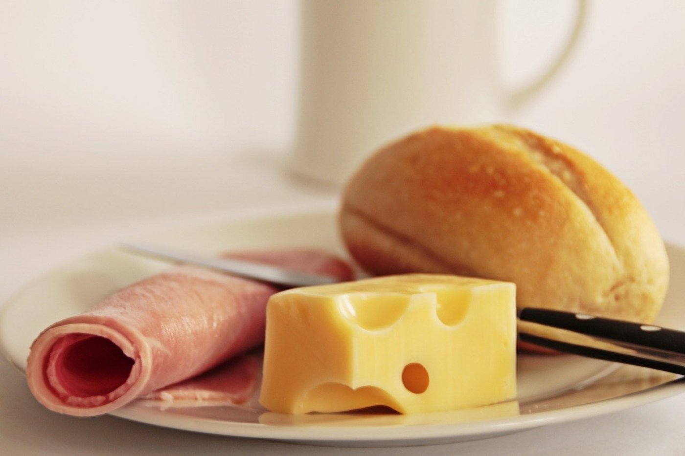 Deutsche Brotzeit mit Käse, hergestellt in der Schweiz aus Importmilch – geht gar nicht, findet die VMMO. (Bild HolgersFotografie)  