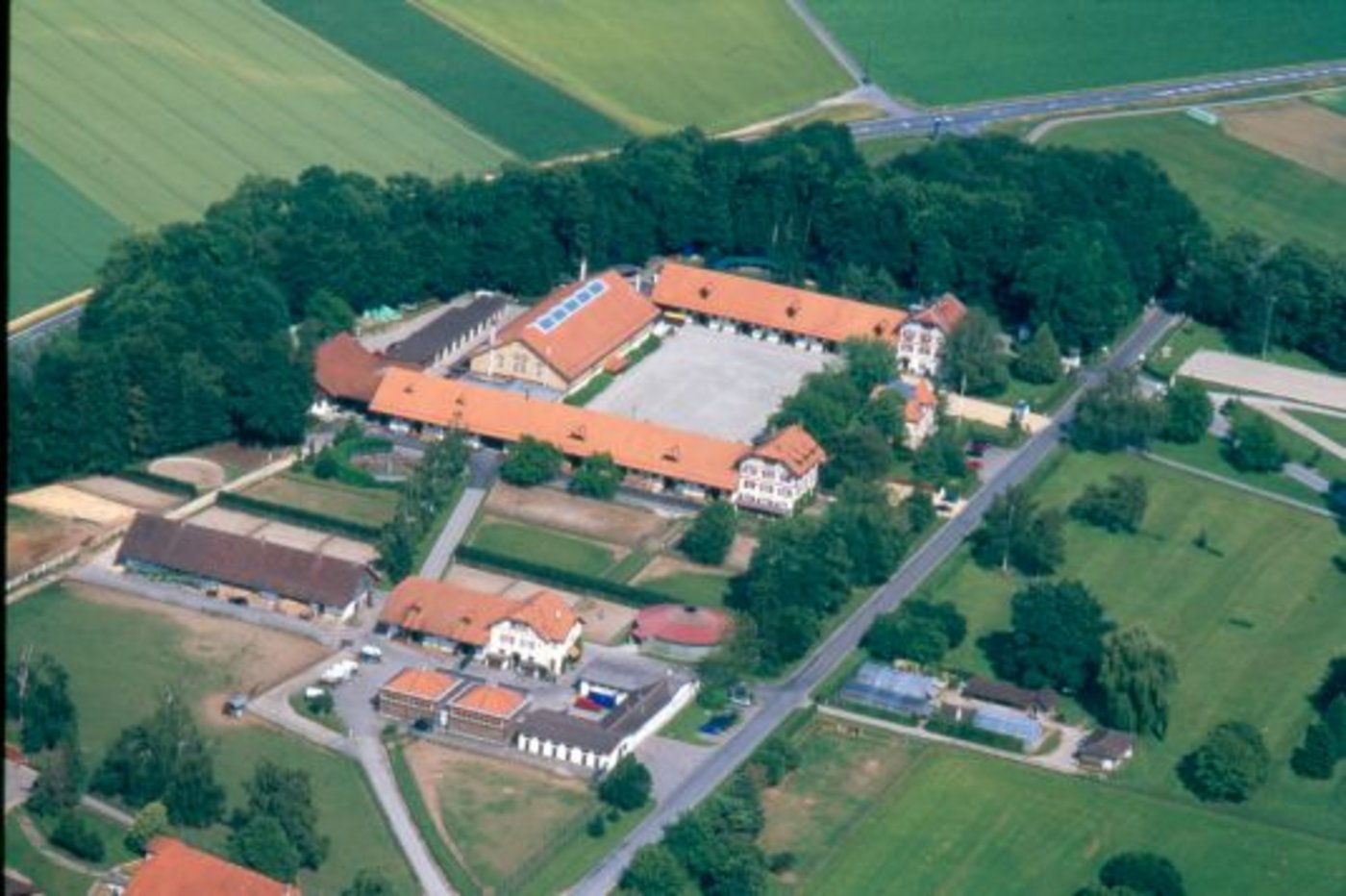 Rund ums Nationalgestüt kam es zu mehreren Bränden. Die Polizei vermutet einen kriminellen Hintergrund. (Bild HNS)
