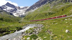Bundesrat: «Der Gegenvorschlag zur Gletscher-Initiative nimmt Rücksicht auf Bergregionen» Berggebiete seien weniger gut mit dem öffentlichen Verkehr erschlossen, gibt der Bundesrat zu denken. Bei Massnahmen im Bereich der Mobilität müsse deren wirtschaftliche Situation berücksichtigt werden. (Bild Pixabay)