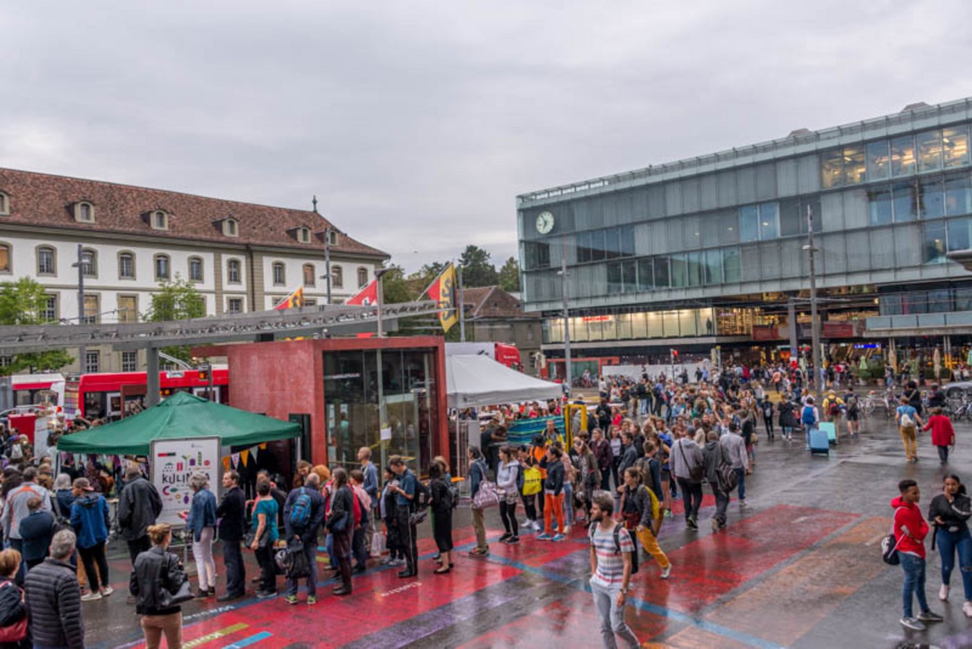 Das war auch nötig, denn am Freitagabend regnete es immer wieder.