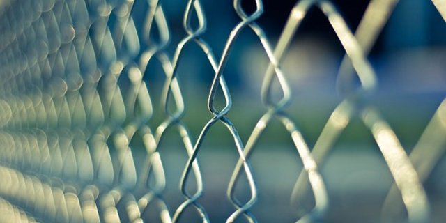Der verurteilte Landwirt wird mindestens ein halbes Jahr im Gefängnis verbringen müssen. (Symbolbild Pixabay)