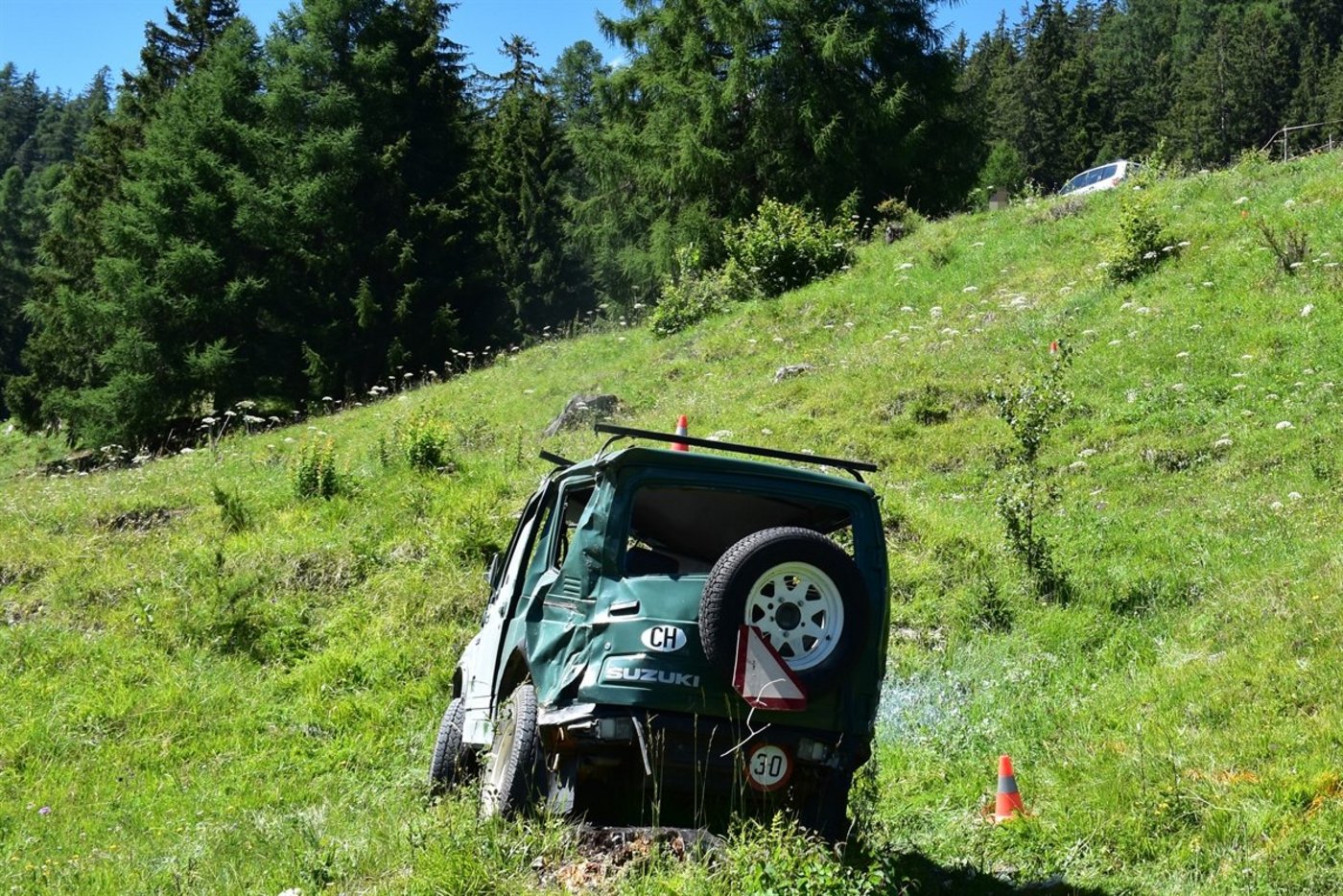 Total beschädigter Motorkarren (Bild KAPO GR)