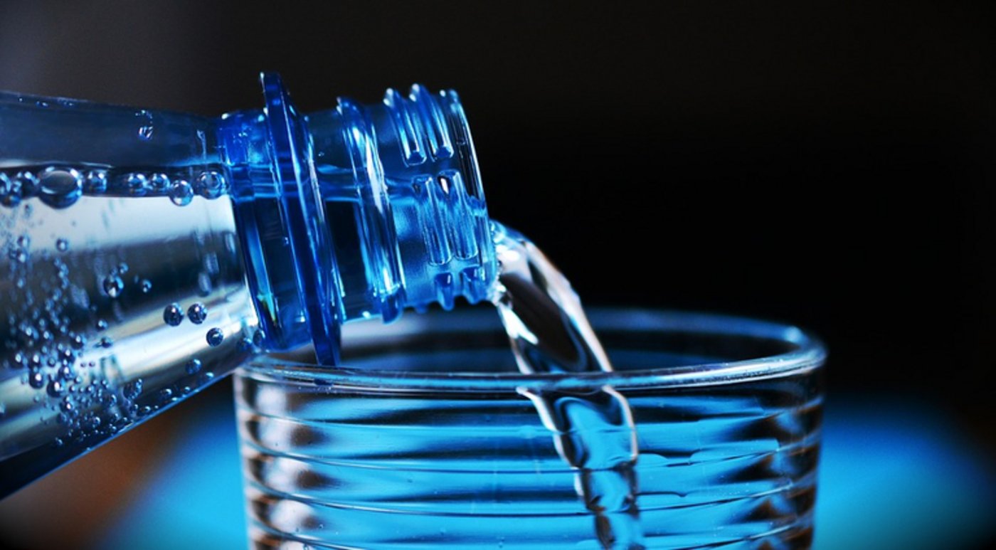 Ein grosser Anteil der Getränke wie beispielsweise auch Mineralwasser werden importiert. (Bild pd)