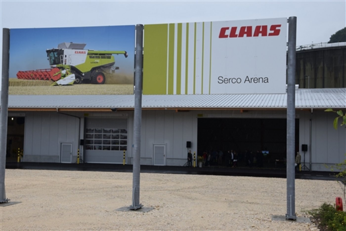 Die Serco-Arena der Serco Landtechnik AG in Oberbipp BE. (Bild jw)