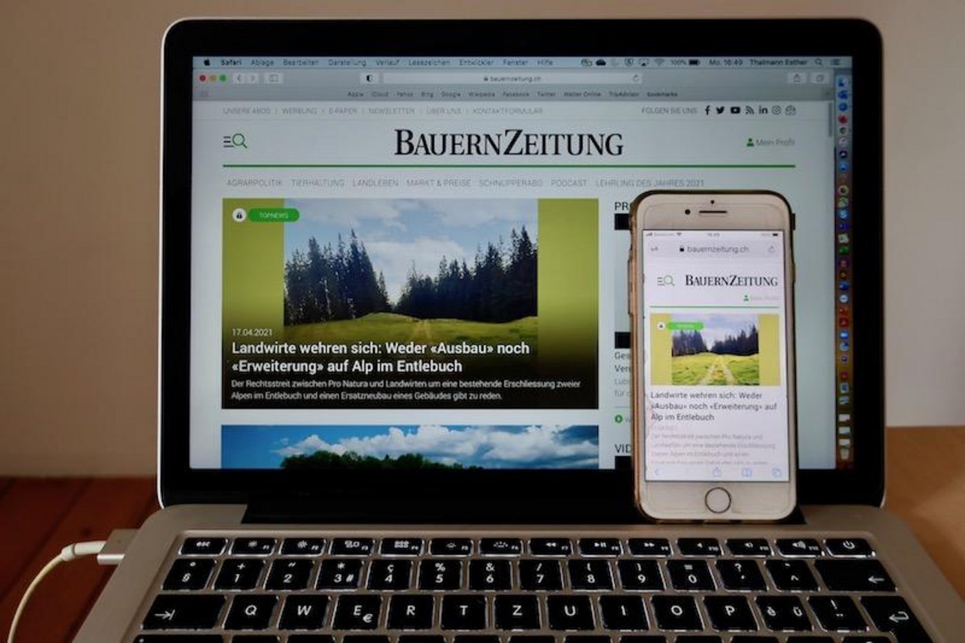 Damit eine Website bei Google oben auf der Liste erscheint, muss sie für  mobile Endgeräte konzipiert worden sein. (Symbolbild Esther Thalmann)