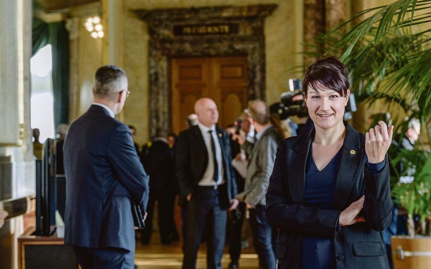 Christine Badertscher, hier in der Wandelhalle des Bundeshauses, sitzt für die grüne Partei im Nationalrat und wünscht sich, mehr Frauen vom Land trauten sich ein politisches Amt zu.  