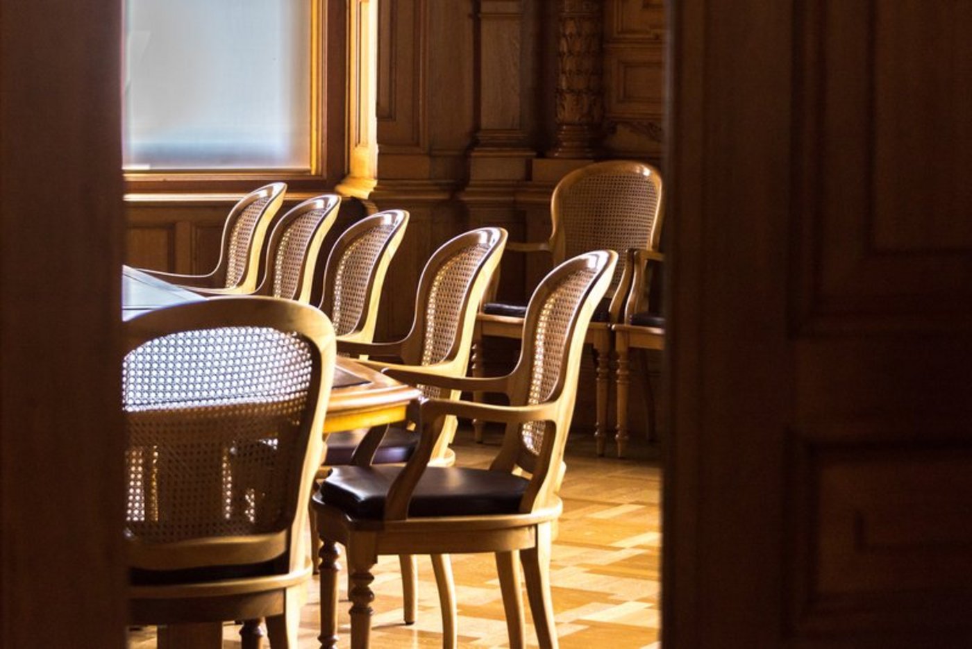 Der Milchpulver-Gipfel fand im Bundeshaus statt und dauerte knapp zwei Stunden; die Teilnehmer haben jeweils die Ausgangslagen in ihren Branchen erörtert. (Bild hja)