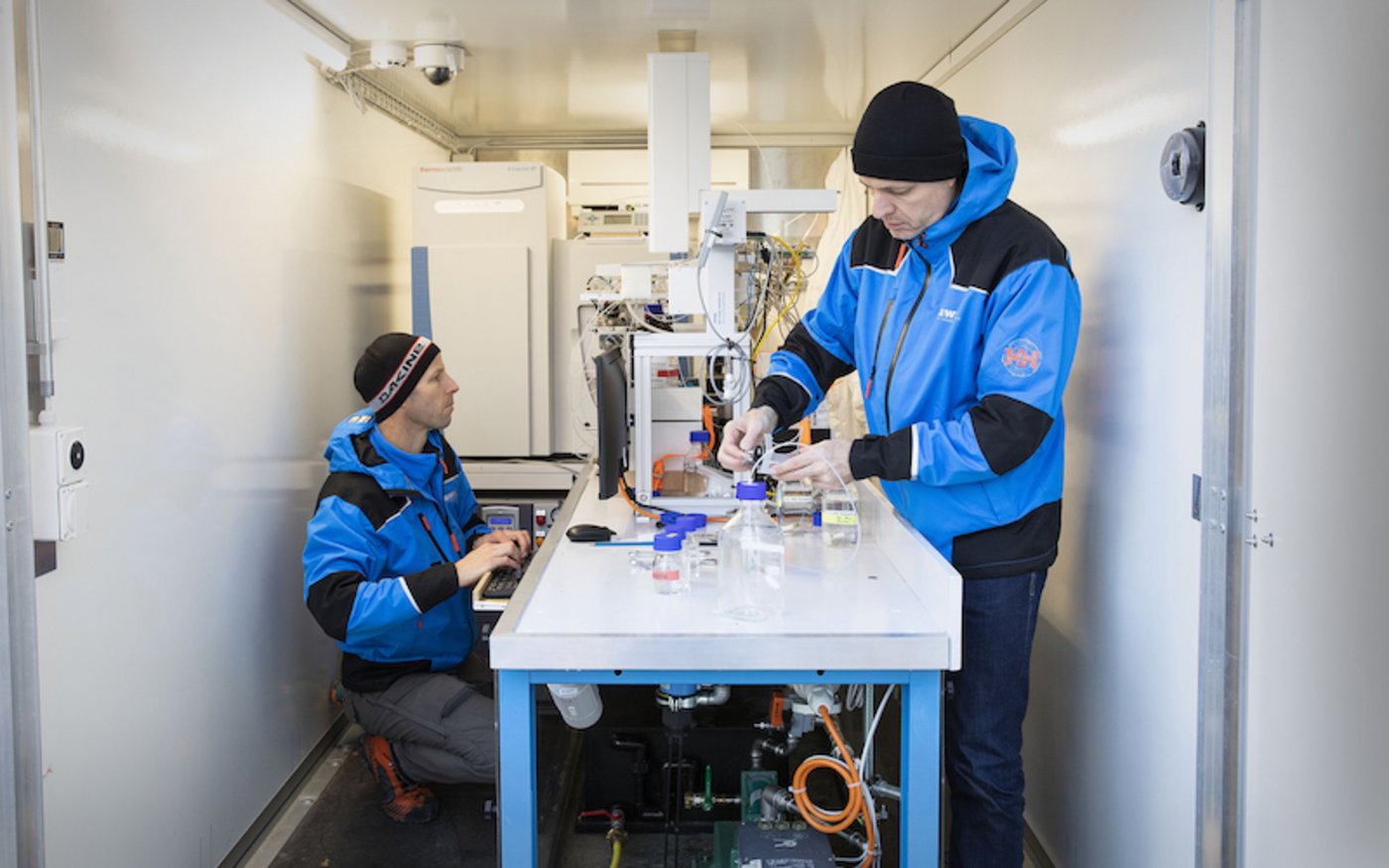Das neue Messsystem passt heute in einen Anhänger, in Zukunft soll es auf Rucksackformat schrumpfen. (Bild Eawag)
