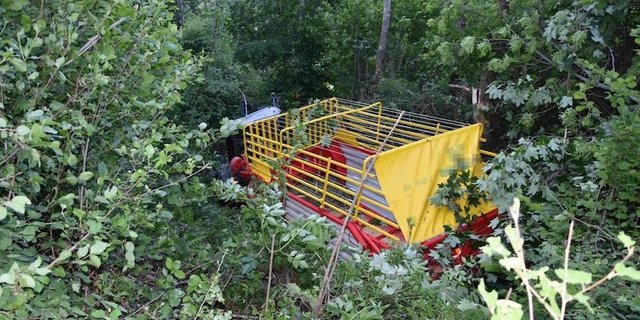 Warum sich der Traktor selbständig machte ist noch unklar. (Bild Kantonspolizei St.Gallen)
