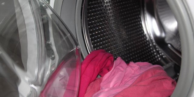 Manchmal ist die Waschmaschine für den muffigen Geruch verantwortlich. (Symbolbild Pixabay)