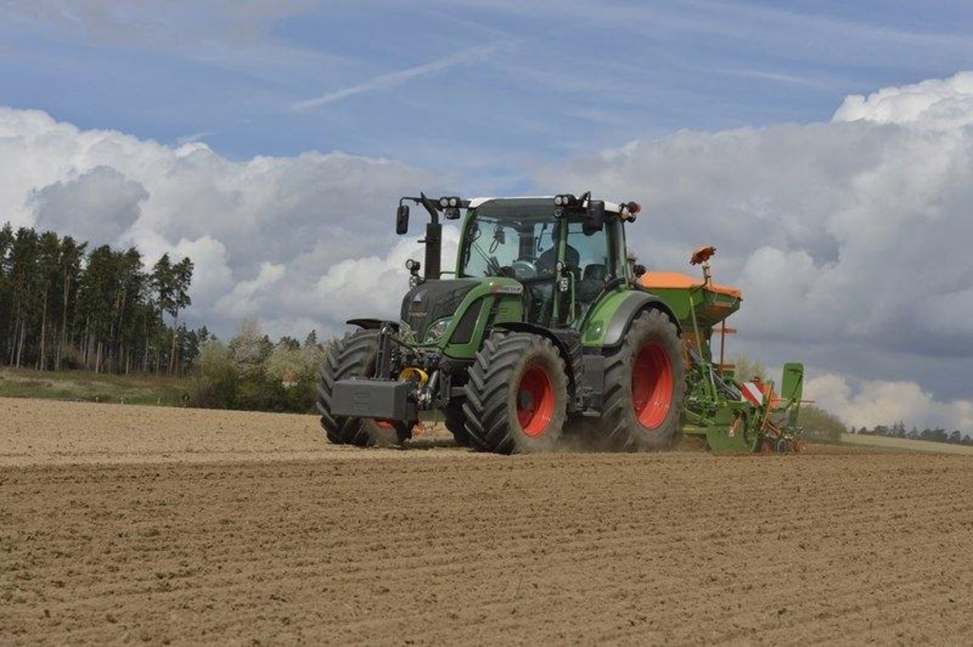 Besonders gut gekauft wurden Traktoren: Die Zahl der Neuzulassungen lag 2013 bei 34 443 Stück; damit wurde der bisherige Rekord aus dem Jahr 2008 um etwa 2 500 Schlepper übertroffen. (Bild: Fendt)
