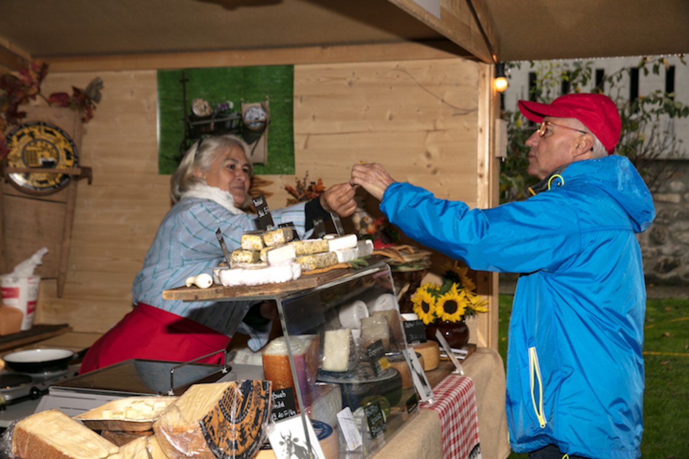 Am Käsemarkt stellen 18 Käserinnen und Käser ihre Produkte vor. (Bild zVg)