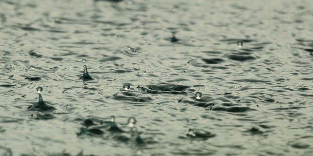 Die Schweiz wird aktuell von heftigen Niederschlägen heimgesucht. (Symbolbild Pixabay)