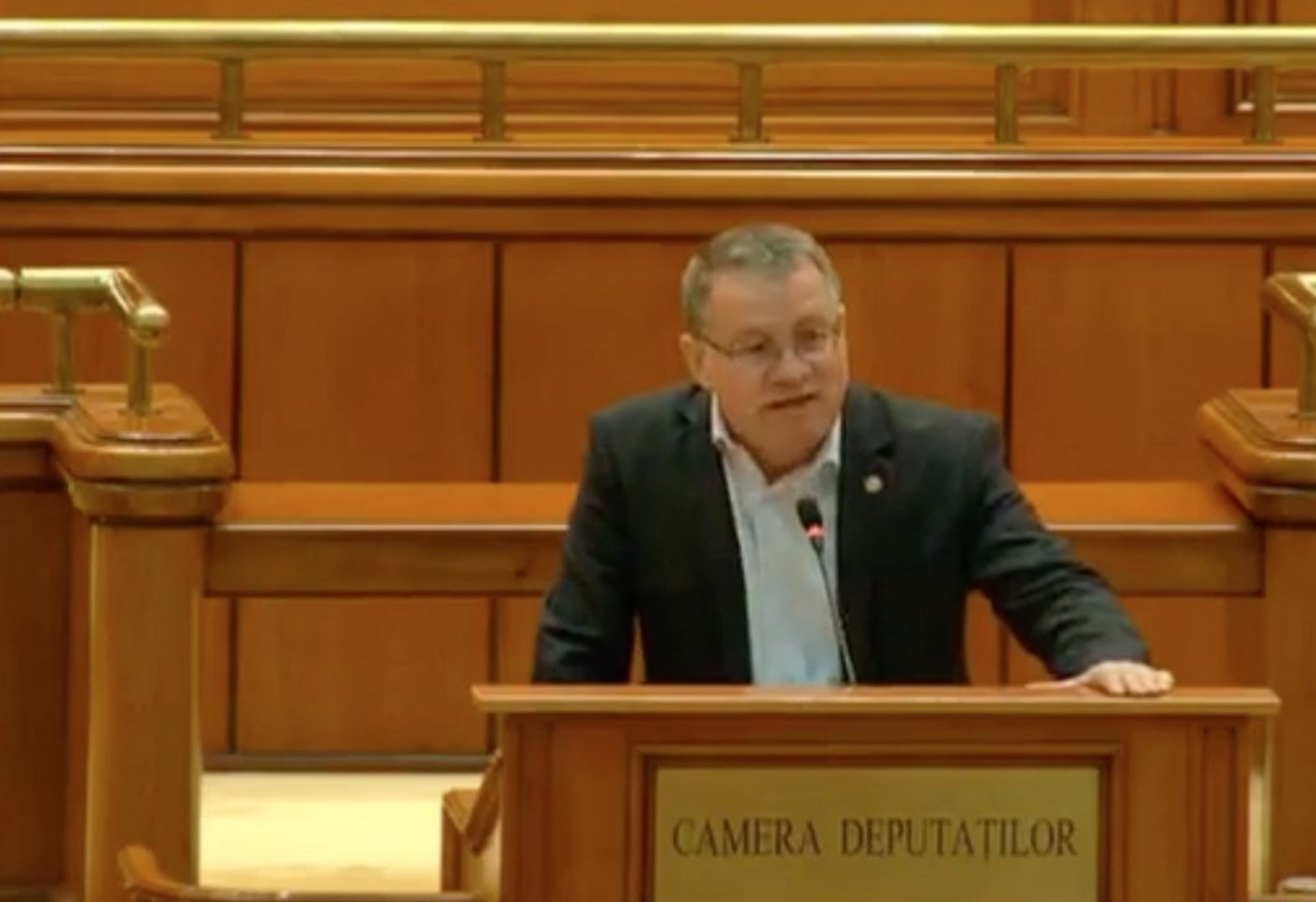 Der promovierte Veterinärmediziner war für einige Jahre Vizerektor der Agrar- und Veterinärmedizinischen Universität von Cluj-Napoca. (Bild Youtube Parlamentul Romaniei Camera Deputatilor)