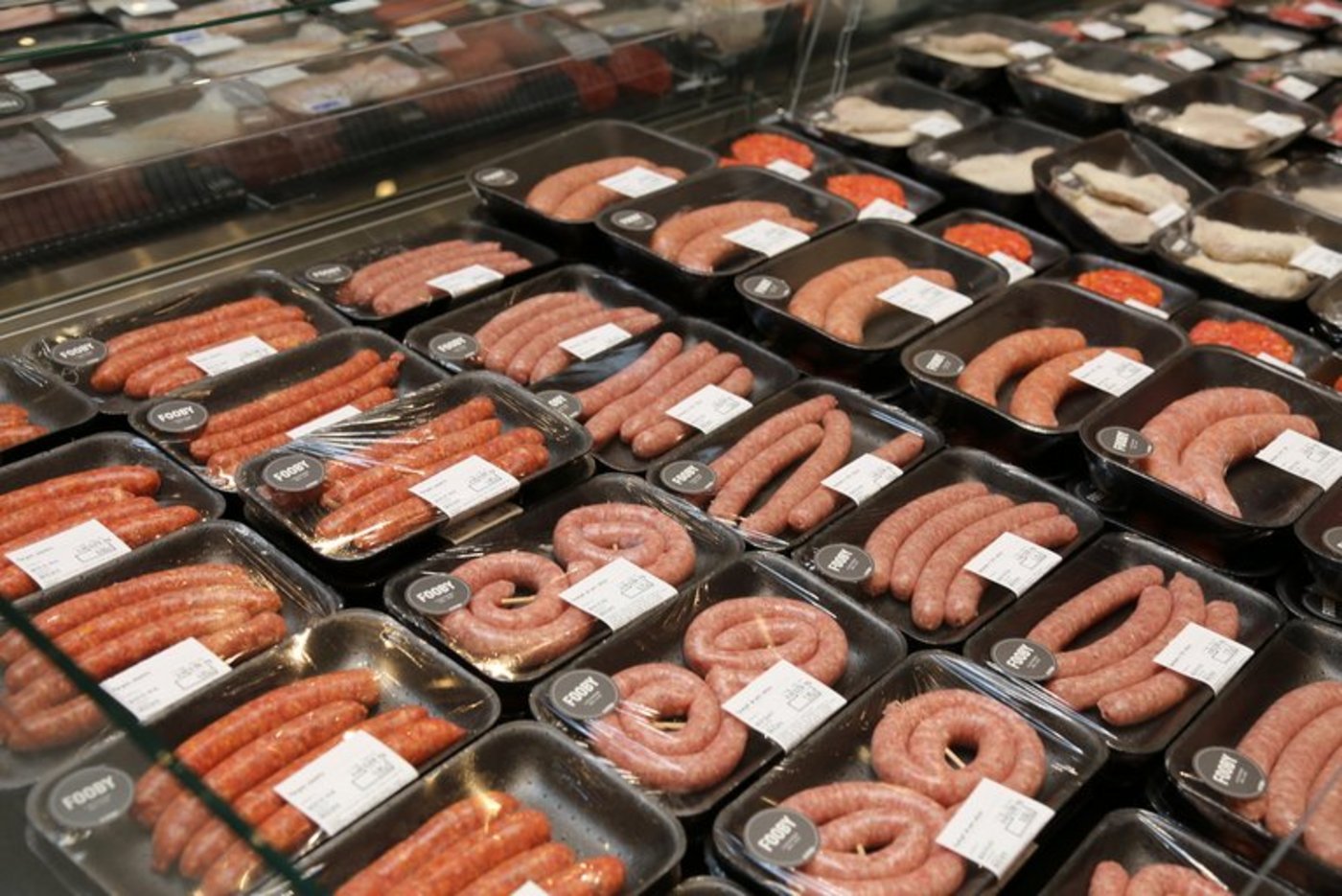 Ob ältere Haushaltsverantwortliche mehr Fleisch kaufen oder teurere Stücke davon, lässt der Marktbericht offen. (Bild lid/mg)