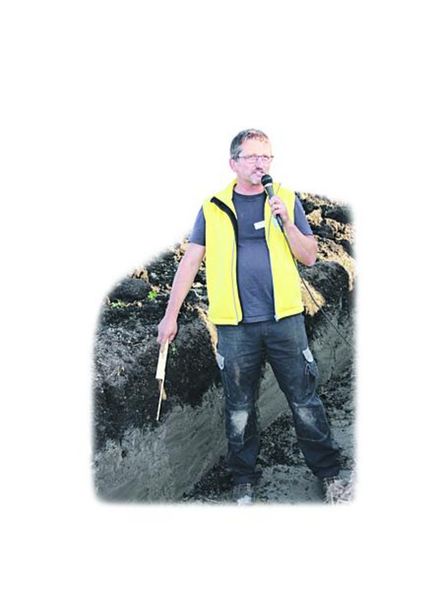 Bernhard Streit zeigt, welche Ergebnisse die verschiedenen Geräte zur Lockerung brachten. 