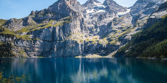 Beim Gewässerschutz in der Schweiz sieht die OECD Nachholbedarf (im Bild der Oeschinensee). (Bild Pixabay)