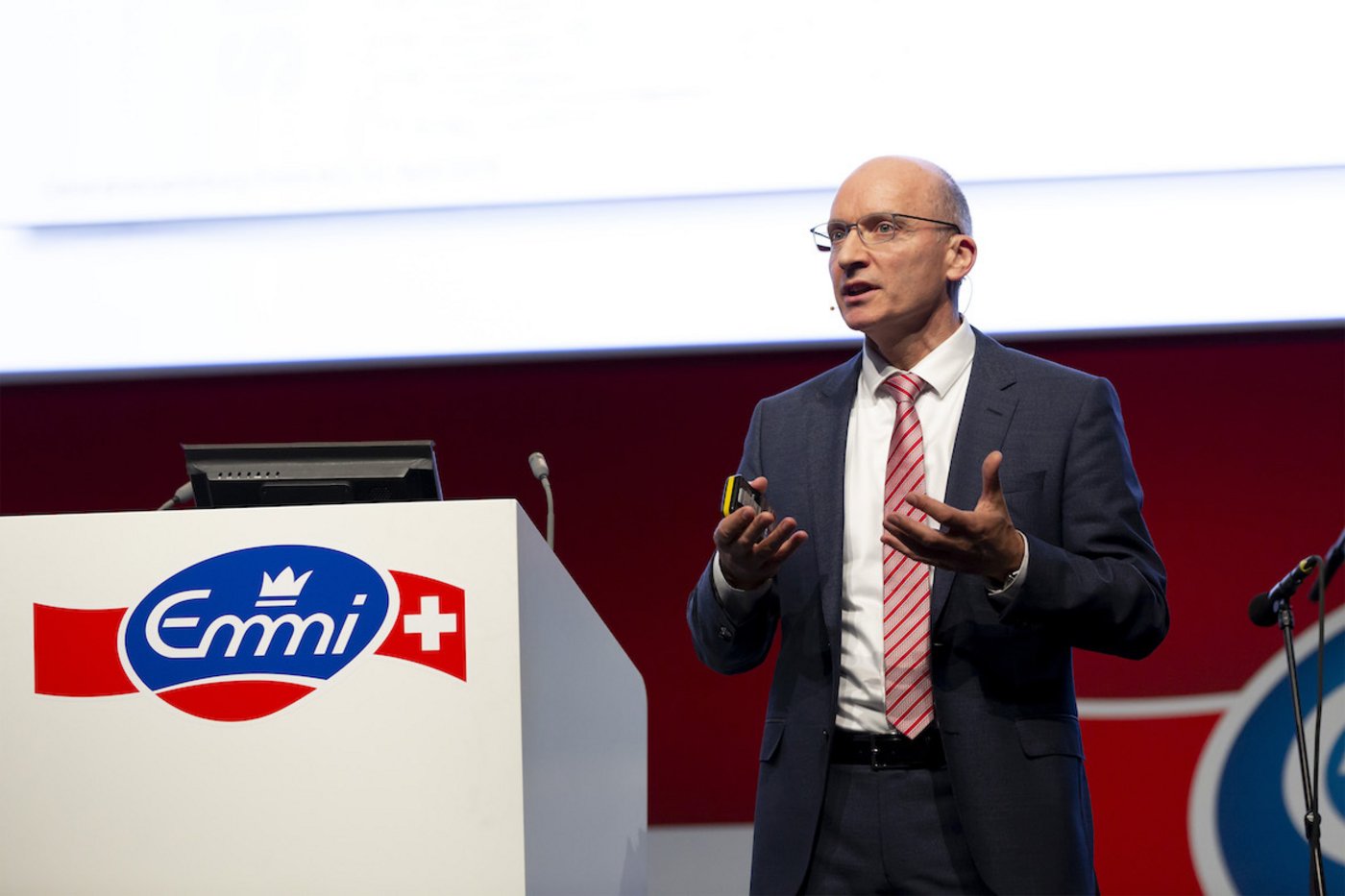 CEO Urs Riedener: «Emmi jammert nicht wegen dem Kostendruck, sondern setzt ein Kostenmanagement um.» (Bilder zVg)