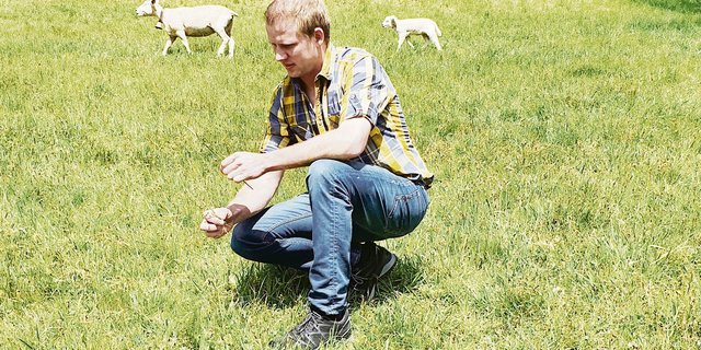 Wiesen und Weiden bilden die Grundlagen für das Einkommen der Bauernfamilien im Kanton St. Gallen und im Appenzellerland», sagt Matthias Kern.(Bild zVg)