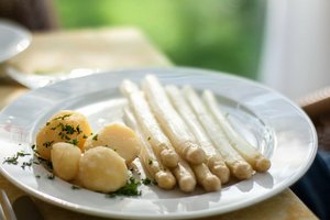 Kurz gegart, zart im Biss und im Geschmack – so kennen und mögen wir den Spargel. (Bild Pixabay)