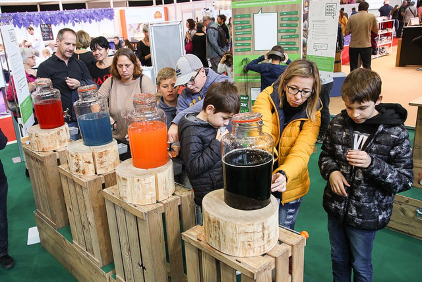 Auch Schulklassen hatten an der Gastromesse viel zu probieren und zu degustieren. (Bild Salon Goûts et Terroirs)