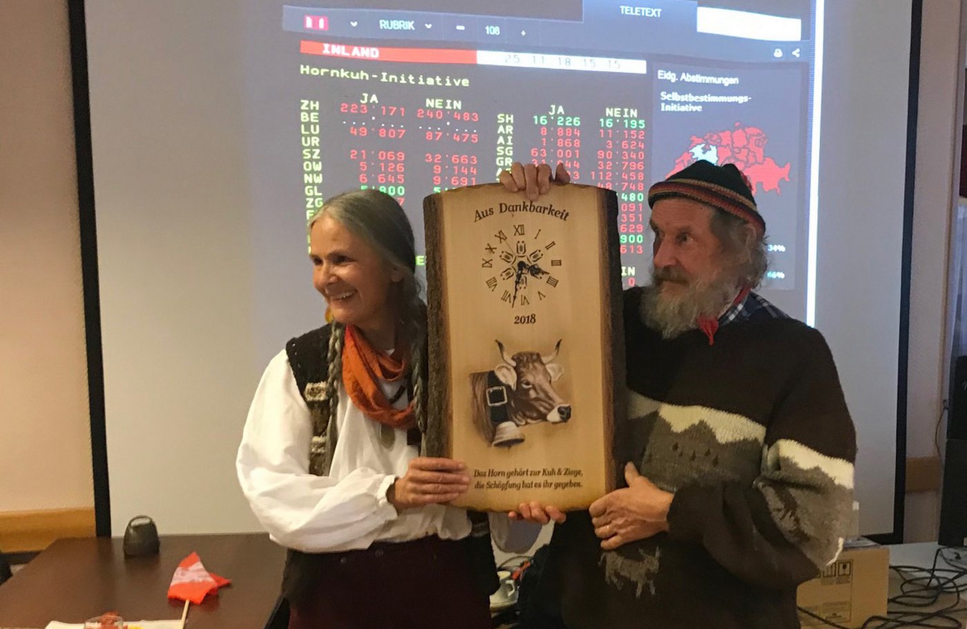 Lässt nicht locker: 2018 unterlag Armin Capaul (hier mit seiner Frau Claudia) mit der Hornkuh-Initiative an der Urne nur knapp. (Bild von der Abstimmungsparty akr)
