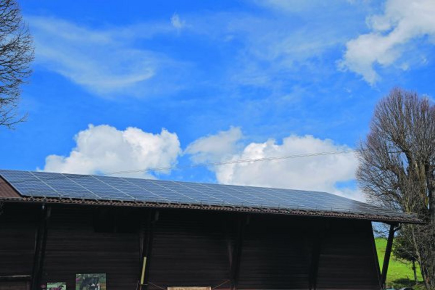 Seit 2014 werden kleine Photovoltaikanlagen (PV-Anlagen) mit einer Leistung bis 30 kW mit der Einmalvergütung gefördert. (Bild Peter Fankhauser)