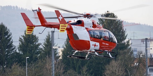 Nach einem Umfall mit Velo und Mähdrescher kam die Rega zum Einsatz. (Symbolbild Pixabay)