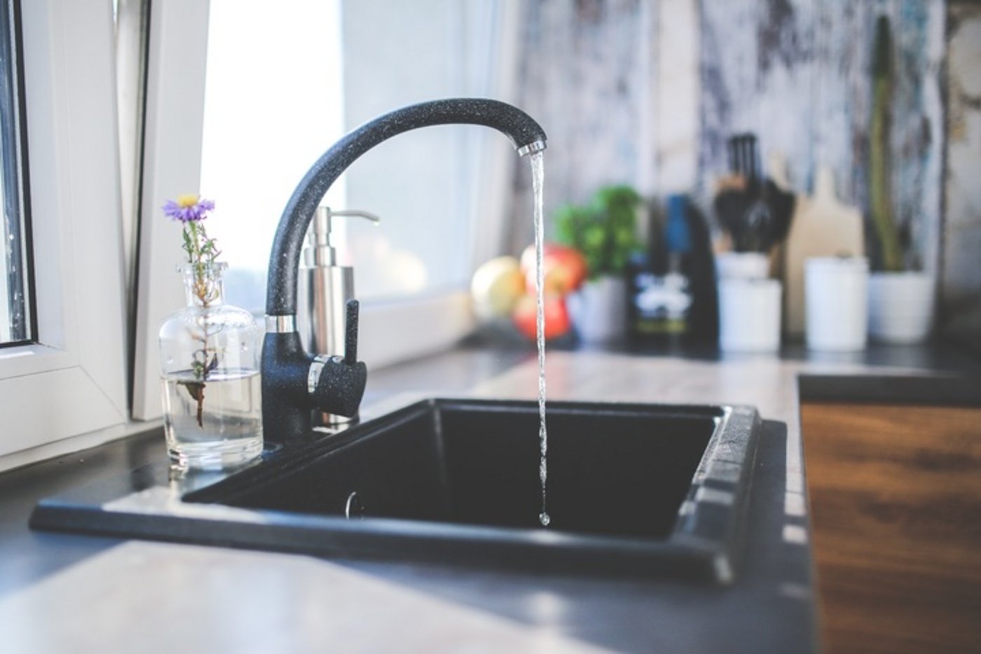 Das Wasser in  Waadtländer Gemeinden St. Légier und Blonay ist wieder geniessbar. (Bild pxhere)