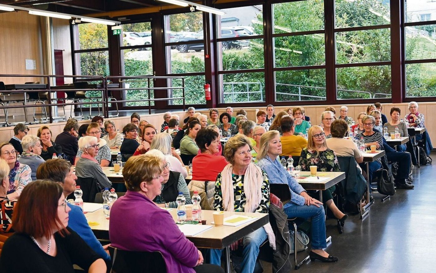 Zahlreich finden sich die Solothurner Frauen zum Landfrauentag am Wallierhof ein. Die Geselligkeit und das «zäme schwätze» sind  dabei ein wichtiger Bestandteil. 