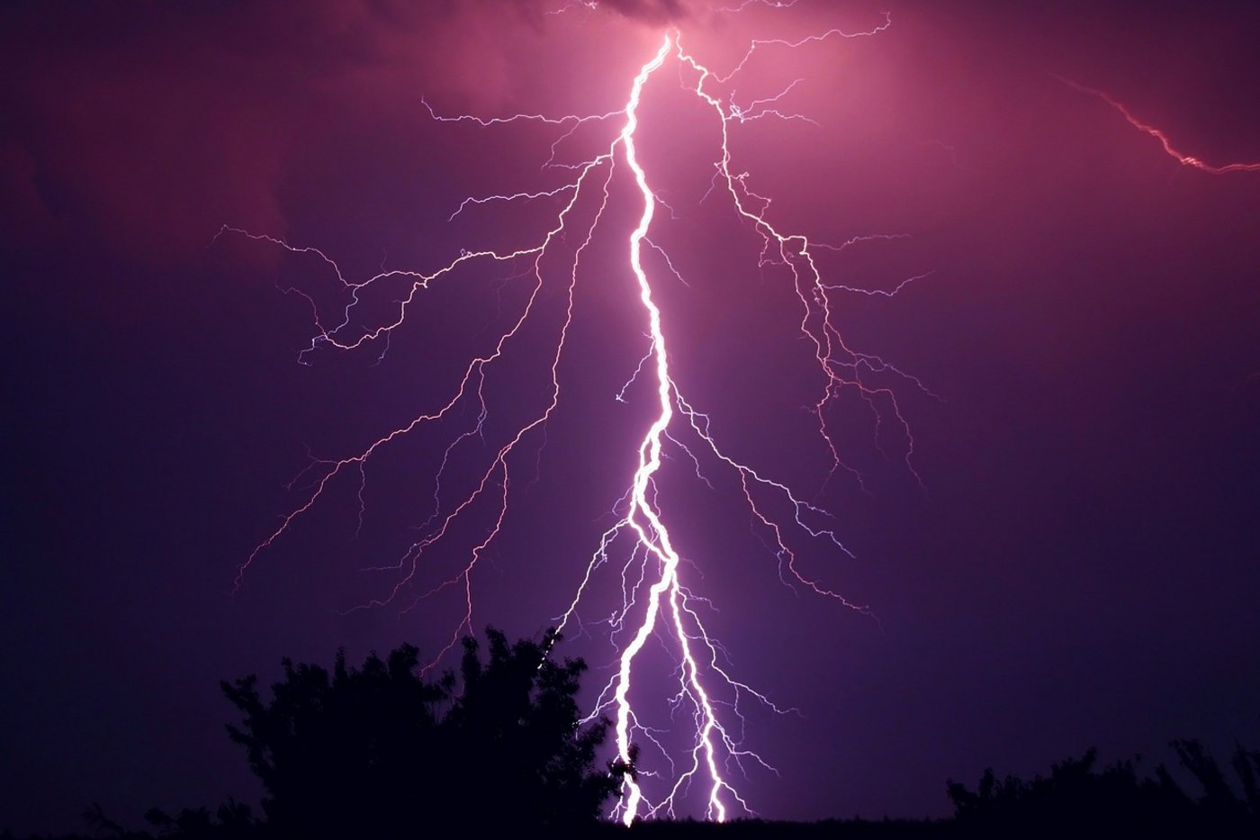 Der Gewittersommer 2018 brachte viele Blitze mit sich. (Symbolbild Pixabay)