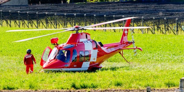 Die Verunfallte musste von einem Helikopter der Rega ins Spital geflogen werden. (Symbolbild ©Cristiano_Palazzini - stock.adobe.com)