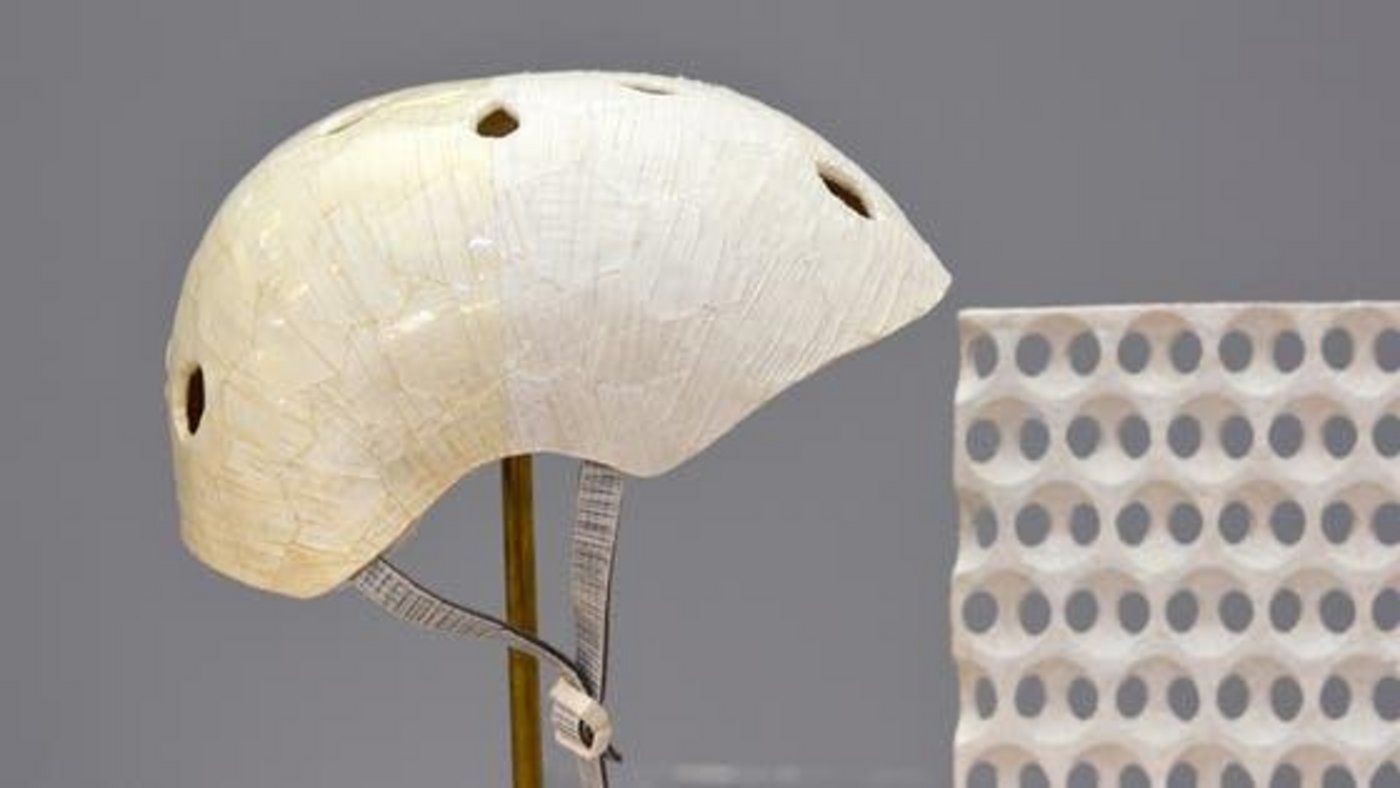 Ein Velohelm aus modifiziertem Holz. (Bild Empa / ETH Zürich)