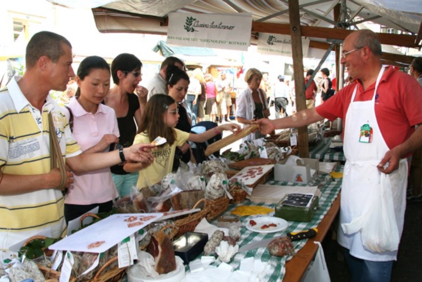 Leckere Bio-Salami ist nur etwas von Vielem, was man am Bio Marché in Zofingen AG erstehen kann. (Bild www.biomarche.ch)