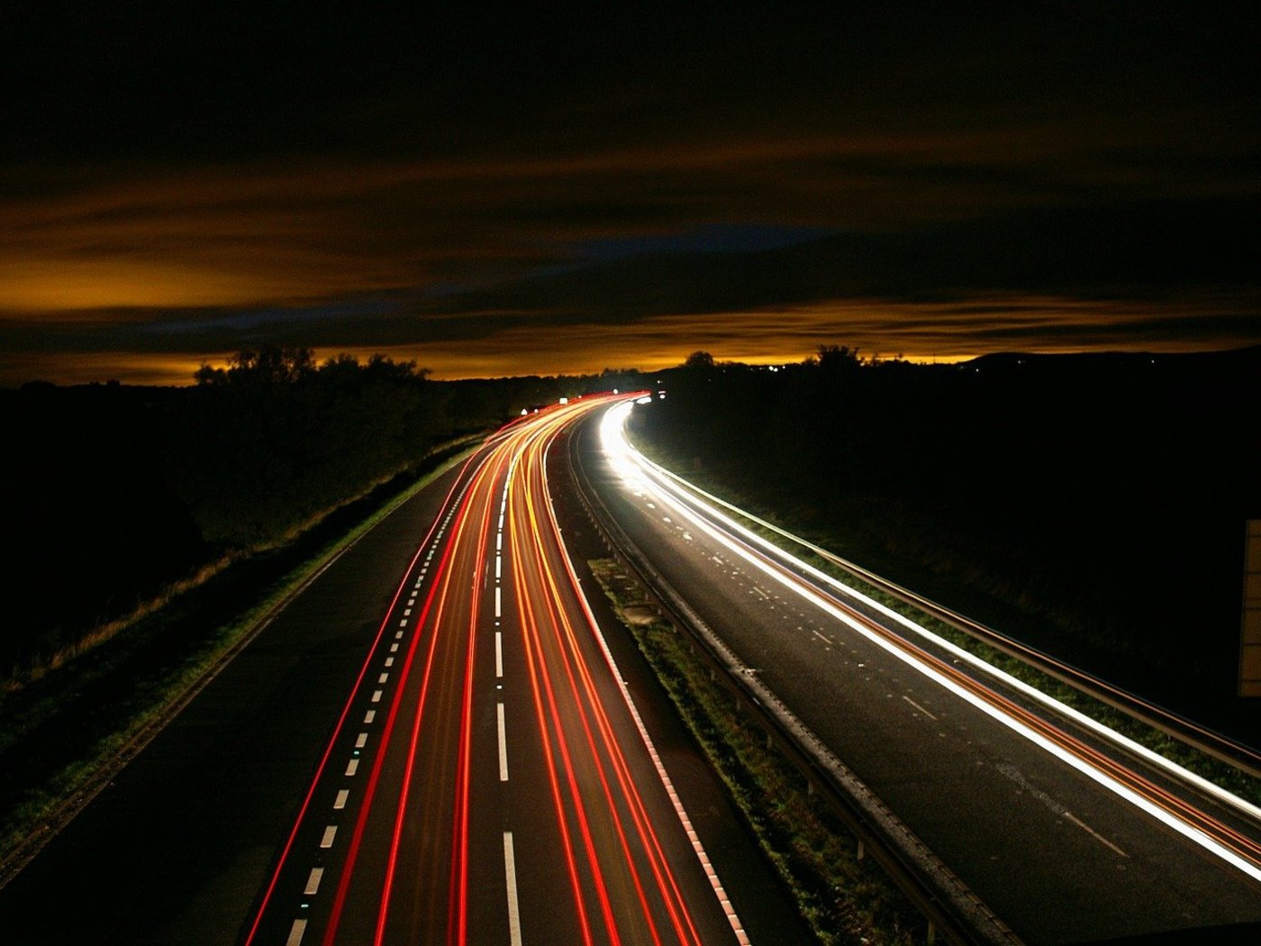 Es kommt immer wieder vor, dass Wölfe im Strassenverkehr getötet werden. (Bild ArtTower / Pixabay) 