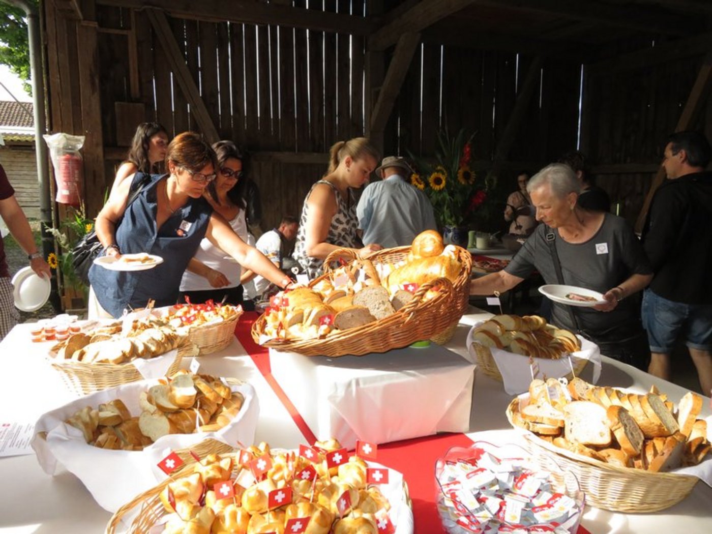 Der beliebte Bauerhof-Brunch am 1. August darf auch dieses Jahr stattfinden. Jedoch mit maximal 300 Personen. (Bild js)