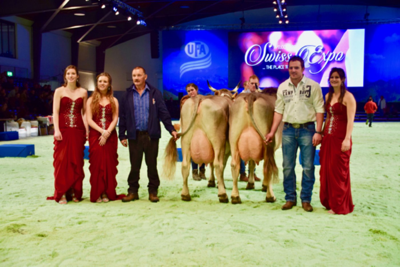 Miss Schöneuter Vero U-Bach Nathali (links) und neben ihr Wendel Elma die Vize Miss Schöneuter.